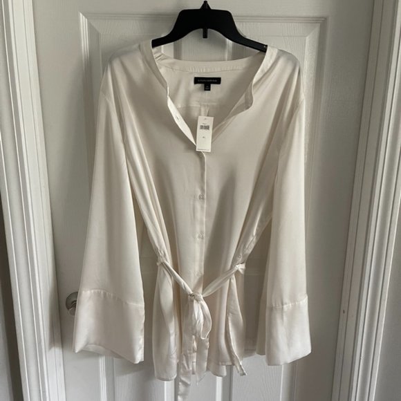 Banana Republic Tops - Banana Republic NWT Blouse with sash belt